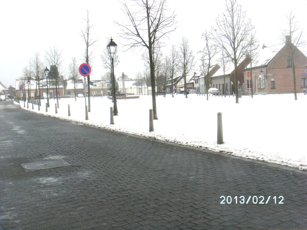 De belangrijkste straten zoals de Monnikenhofstraat die langs het Solft naar de Dorpsstraat loopt, waren al vroeg sneeuwvrij.