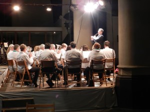 De nieuwe dirigent Pascal Ots en de muzikanten van de fanfare kenden een groot succes