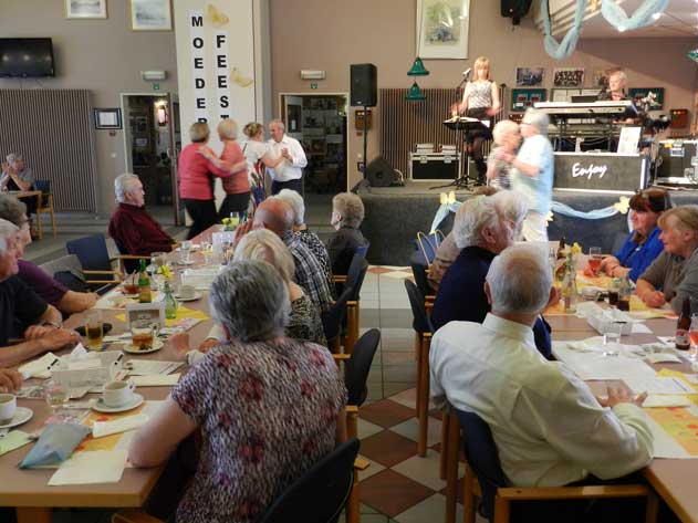 dansen moederfeest