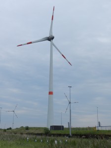 De windmolens bij de Scheldedijk aan de Zandvlietsluis werden al door Vleemo gebouwd.