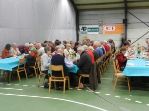 In de ruime evenementehal zaten 105 leden aan feesttafels.