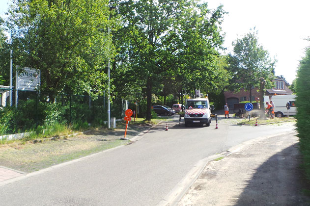 webIJzerenwegstraat---snoeien-boom-rondpunt---juli-2015