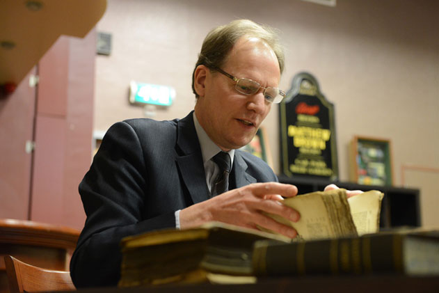 taxatiedag-Arie-Molendijk-taxeert-boeken