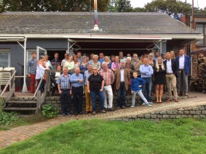 De hele familie verzamelde voor het clubhuis van Yachtclub Scaldis