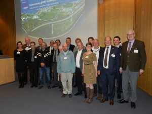 De groep van bewoners en BASF-medewerkers  samen op de viering 