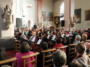 Fanfare Verbroedering werd hartelijk verwelkomd in de kerk van Zandvliet. 