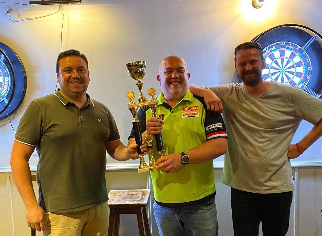 Dave Breugelmans en Jonas Hemgenbergs zijn de eerste winnaars van Stabroekse Darts League