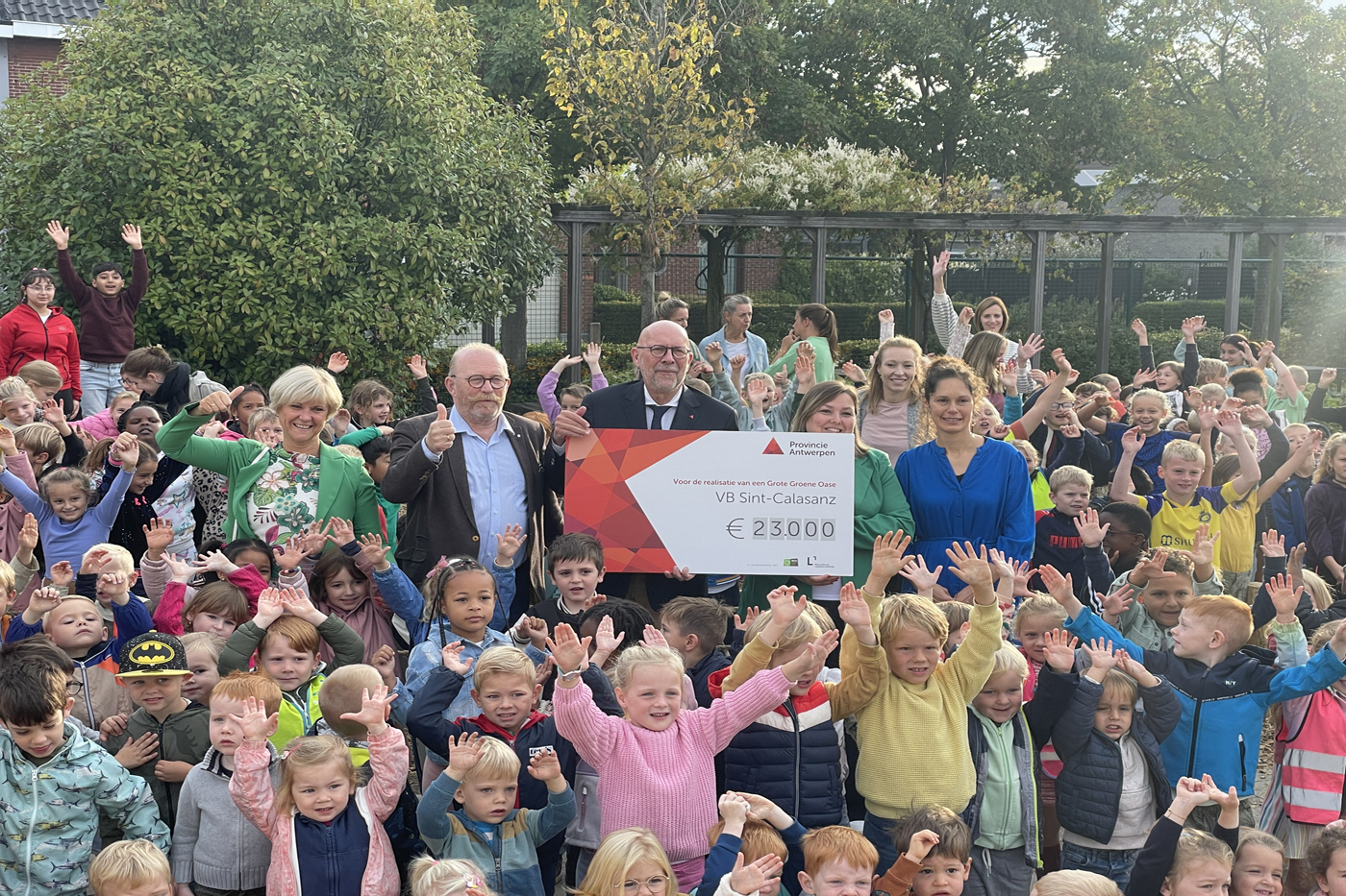 Basisschool Sint Calasanz ontvangt 44.000 euro voor grote groene oase met duurzaam speeltuig