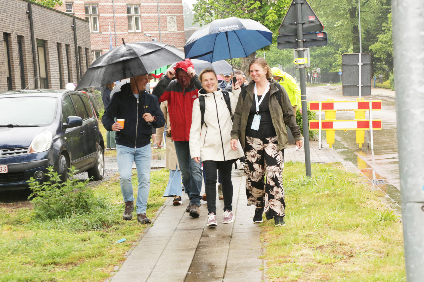 Regen houdt wandelaars op Urban Walk niet tegen