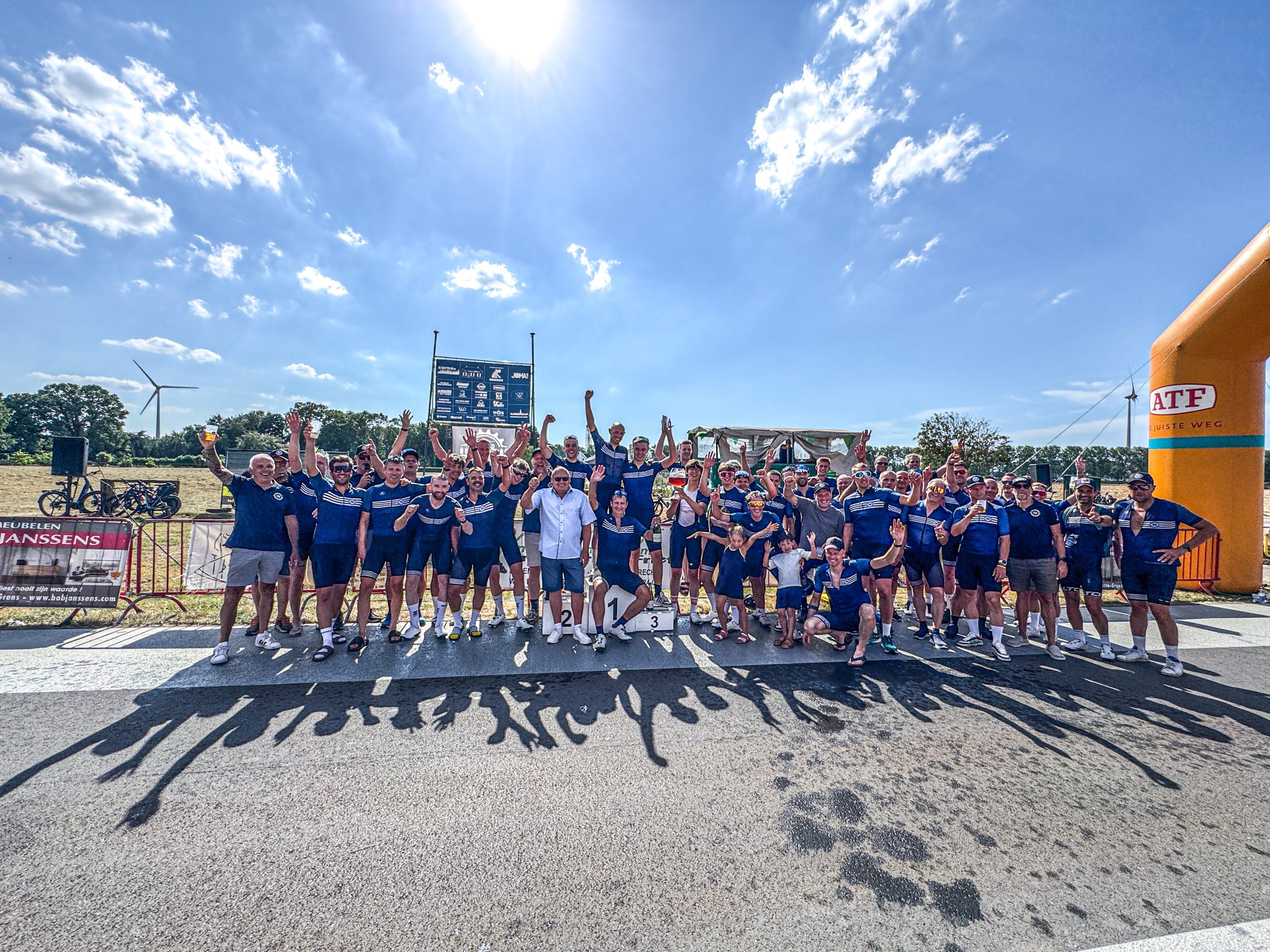 Polderklievers rijden clubkampioenschap in hoge temperaturen onder toezicht van Roland Liboton