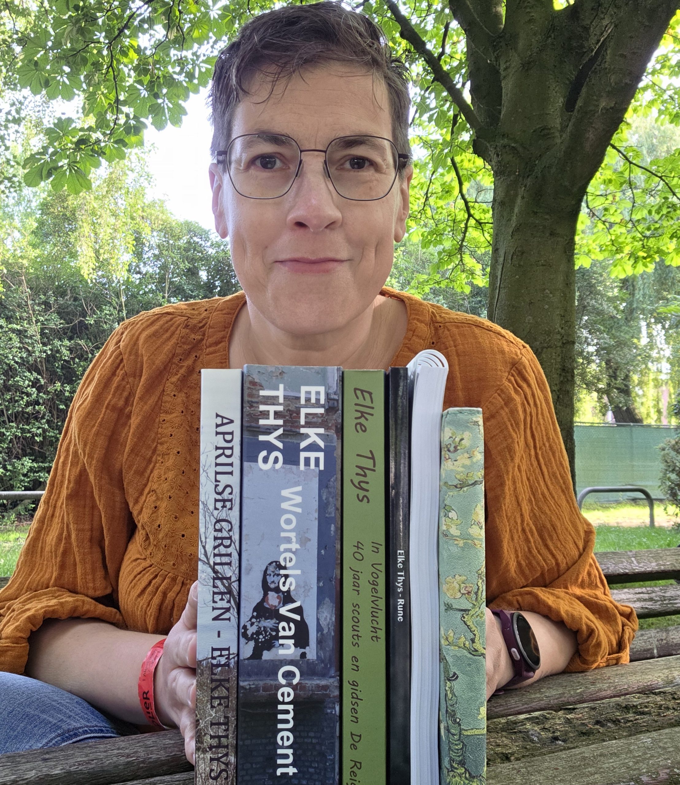 EXCLUSIEF – Auteur Elke Thys pakt met nieuw zomerverhaal ‘Het Verhaal van Ella’ uit met inspirerende raamvertelling