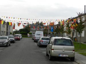 Druk vlaggegedoe in de Kommershoek
